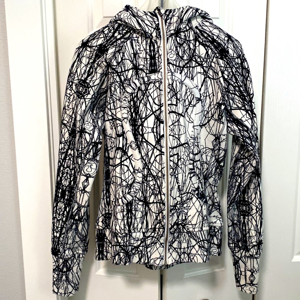 Beautiful Lululemon Scuba size 8 - Picture 1 of 16